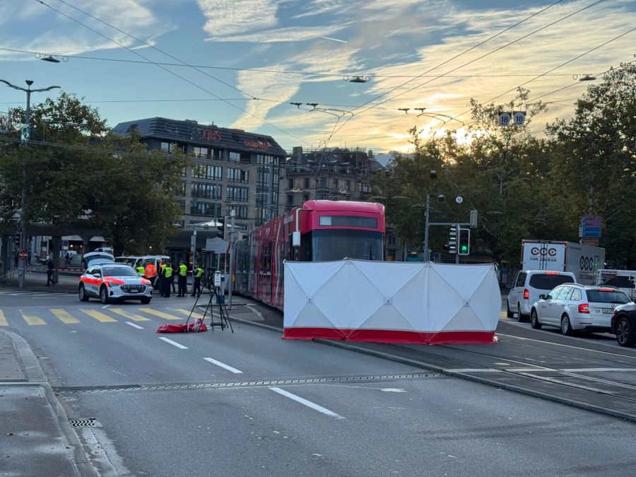 Die Polizei ist vor Ort, der Einsatz noch im Gange.