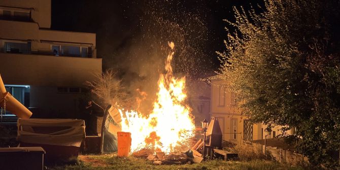 Brand eines Holzhaufens.