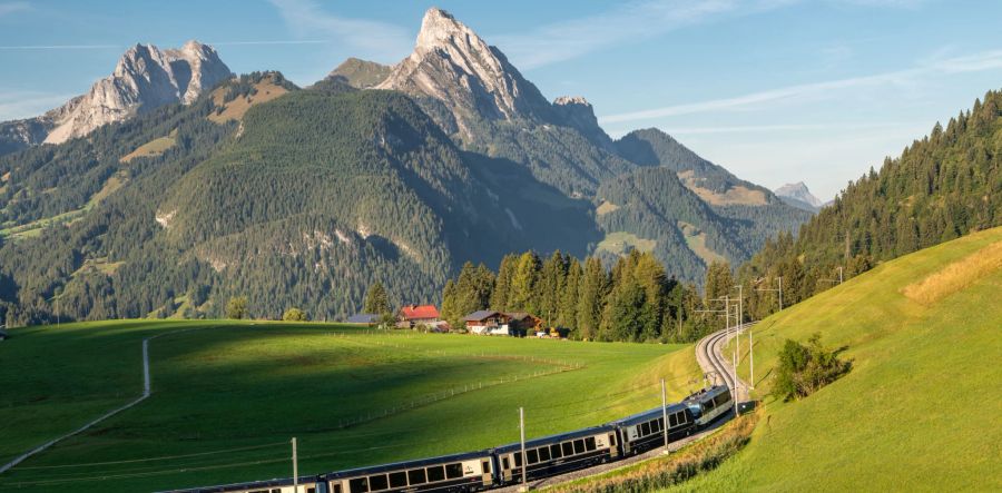 Egal in welcher Klasse man fährt, die Ausblicke auf die Berge sind beeindruckend.