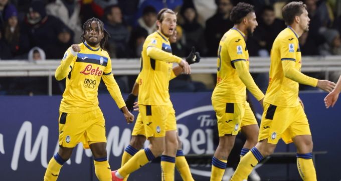 Auf ihn muss YB besonders aufpassen: Atalanta-Stürmer Ademola Lookman (l.). Atalanta