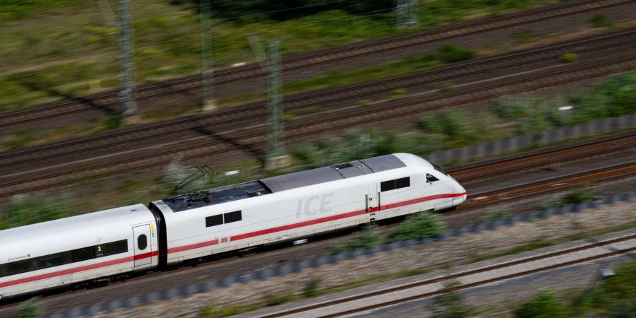 Mehr als jeder dritte Fernzug war im September unpünktlich unterwegs. (Archivbild)