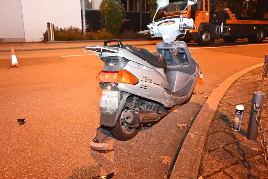 Der Rollerfahrer wurde ins Spital gebracht.