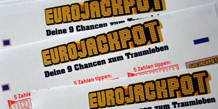 Für den Eurojackpot muss man 5 Zahlen aus 50 und anschliessend die Eurozahlen, also 2 aus 12, tippen. (Symbolbild)