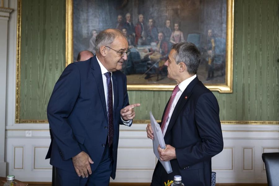 Der Bundesrat um Wirtschaftsminister Guy Parmelin und Aussenminister Ignazio Cassis will das 14. Sanktionspaket der EU nur teilweise umsetzen.