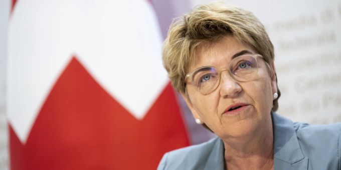 Bundesrätin Viola Amherd (Mitte) leitet das Verteidigungsministerium, zu welchem das Bundesamt für Bevölkerungsschutz dazugehört. Viola Amherd