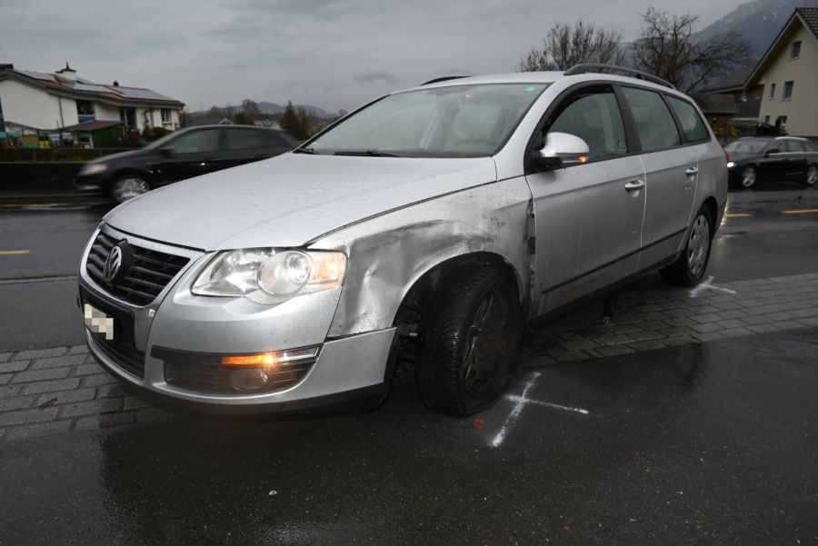 Autofahrer verletzt.