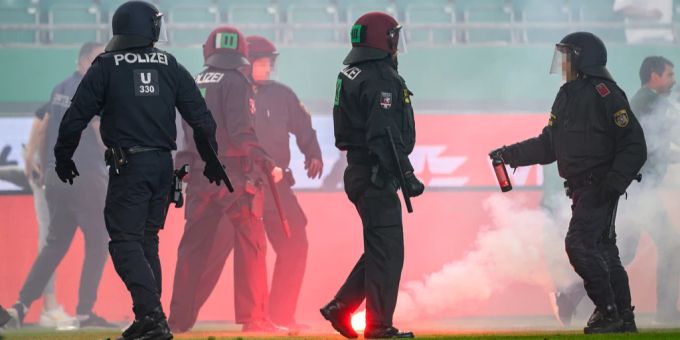 Das Wiener Derby zwischen Rapid Wien und der Austria Wien schreibt einmal mehr Negativschlagzeilen. Rapid Austria Wiener Derby