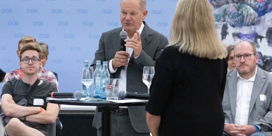 Olaf Scholz sprach in Dresden mit Betriebsräten.