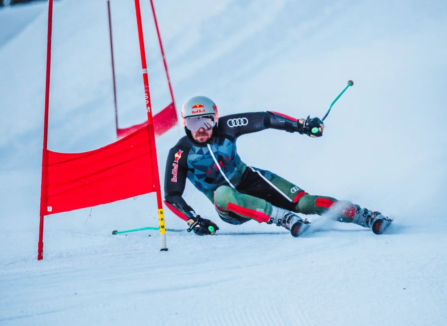 Marcel Hirscher Van Deer