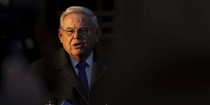 Der ehemalige US-Senator Bob Menendez muss elf Jahre ins Gefängnis. bob menendez