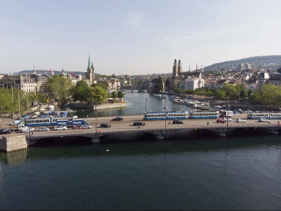 Zürcher Quaibrücke Archivbild