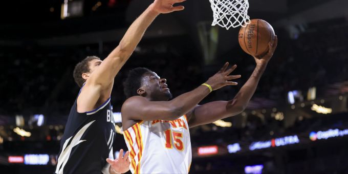 Clint Capela im Einsatz für die Atlanta Hawks im NBA Cup. NBA Cup Capela Hawks