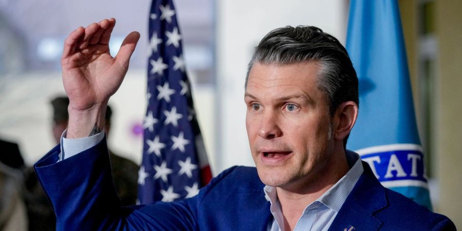 Pentagon-Chef Hegseth stellt eine Überprüfung der amerikanischen Truppenstärke überall in Aussicht.