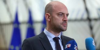 Ohne Visum - Frankreich will Algerier mit Diplomatenpass ausweisen