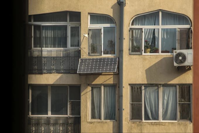 Fenster mit Blick auf den Hof sollen in Afghanistan nach einem Erlass der Taliban blockiert werden. (Archivbild) Afghanistan Taliban