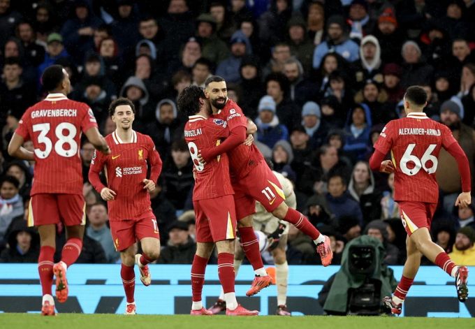Dominik Szoboszlai und Mo Salah sorgen in der ersten Halbzeit für zwei Tore gegen Man City. Dominik