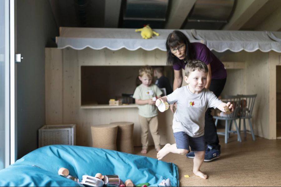 Sie fordern eine Senkung der Krankenkassenprämien und bessere Vereinbarkeit von Familie und Beruf. (Symbolbild)