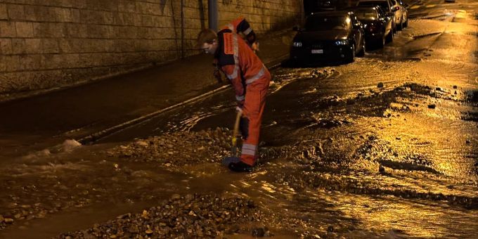 Im Kreis 6 - Wasserrohrbruch in Zürich, mehrere Gebäude betroffen