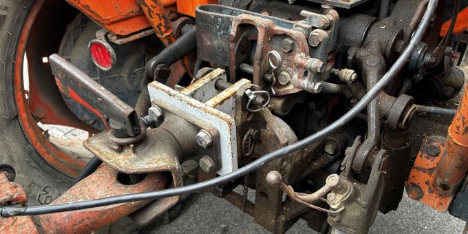 Traktor und Anhänger in Thayngen SH mit erheblichen Mängeln stillgelegt. Traktor stillgelegt