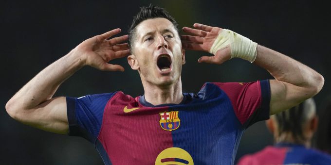 Robert Lewandowski feiert seine Tore gegen Ex-Klub BVB ausgelassen. Robert Lewandowski BVB