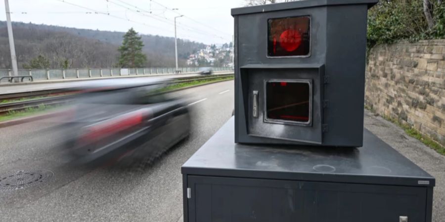 Er wurde mit 40 Stundenkilometer zu viel geblitzt. (Symbolbild)