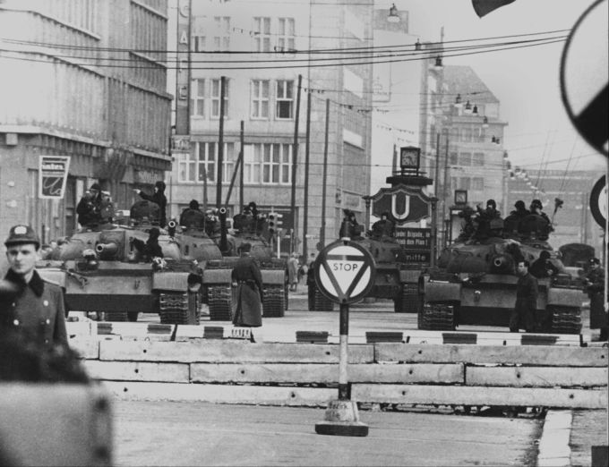 Kellogg will die Ukraine in Kontrollzonen einteilen - nach dem Vorbild Berlins nach dem Zweiten Weltkrieg. Teilung Berlin