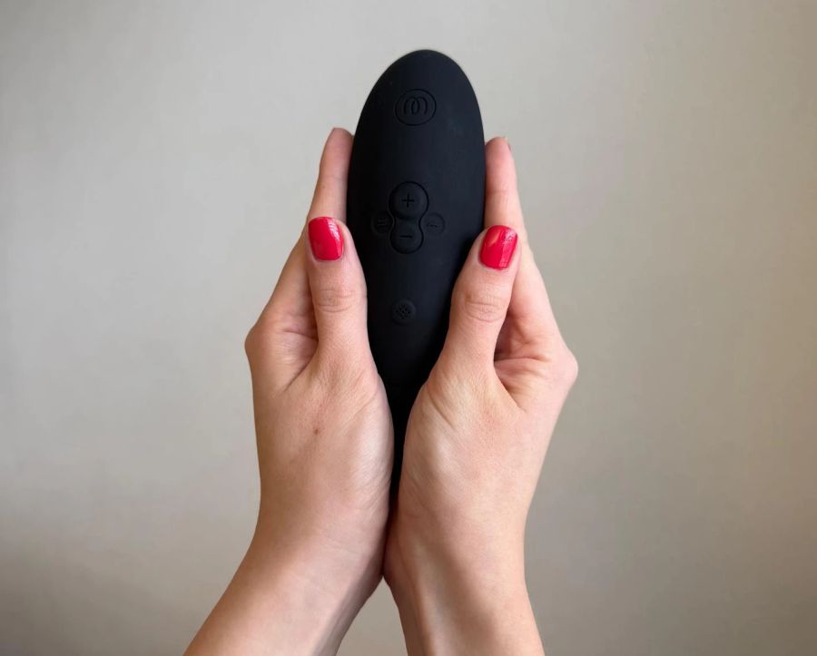 Testerin Clara schwört auf den neuen Womanizer Enhance: «Ein absolutes Must-have!»