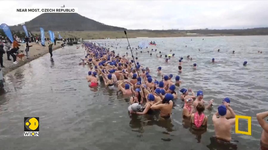 Eine Minute lang mussten sie hüfttief im Wasser stehen.