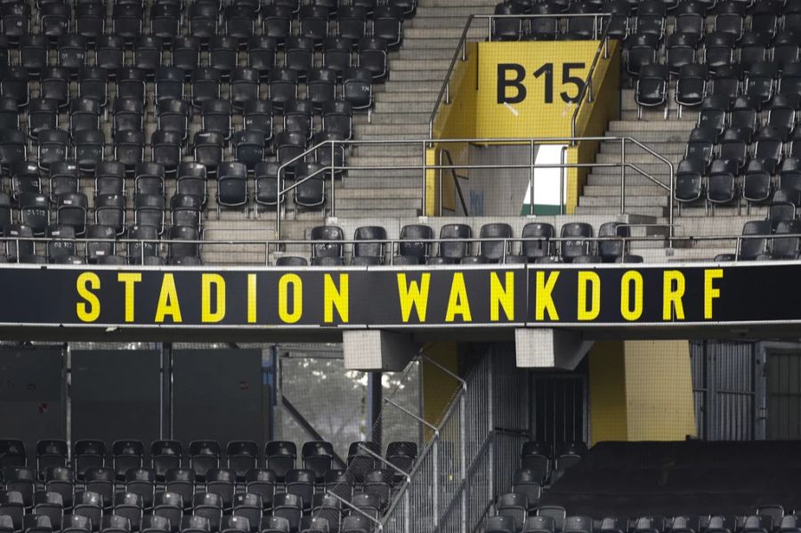 Die leeren Tribünen des Wankdorf Stadion beim ersten Super League Match nach dem Corona-Lockdown im Juni 2020.