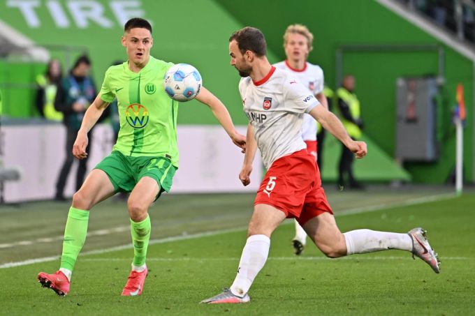 Der 1. FC Heidenheim siegt knapp bei Wolfsburg. Heidenheim Wolfsburg Bundesliga