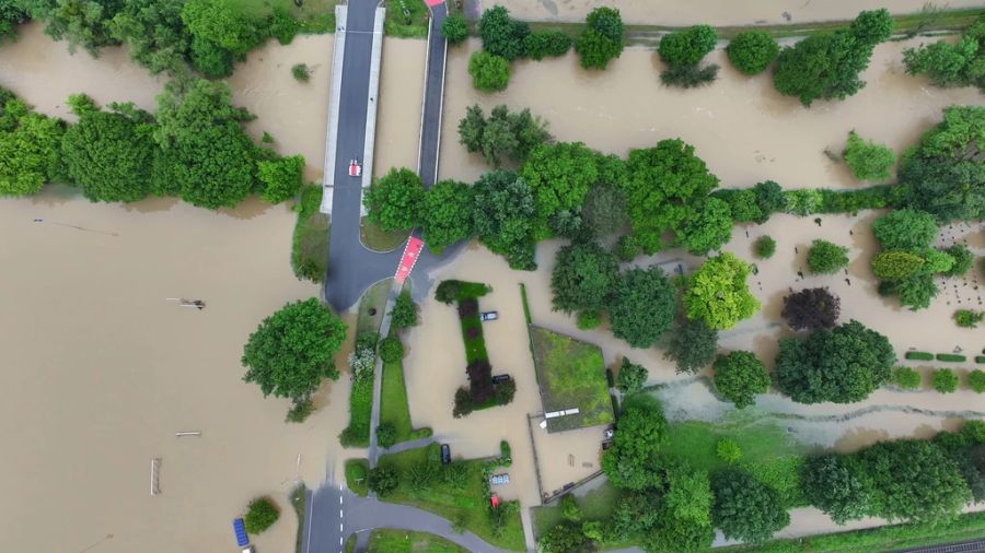 In Meckenbeuren (D) mussten am Freitag 1300 Menschen wegen dem Hochwasser evakuiert werden.