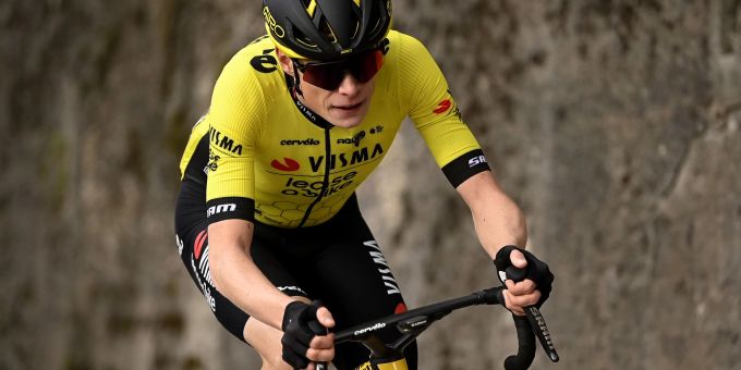 Der Däne Jonas Vingegaard zog sich erst Anfang April bei der Baskenland-Rundfahrt bei einem Sturz schwerere Verletzungen zu. Der Däne Jonas Vingegaard zog sich erst Anfang April bei der Baskenland-Rundfahrt bei einem Sturz schwerere Verletzungen zu.