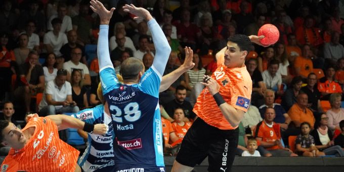 Die Kadetten Schaffhausen gewannen am Sonntag, 26. Mai 2024, zu Hause gegen den HC Kriens-Luzern mit 28:26. Kadetten Schaffhausen im Spiel gegen den HC Kriens-Luzern