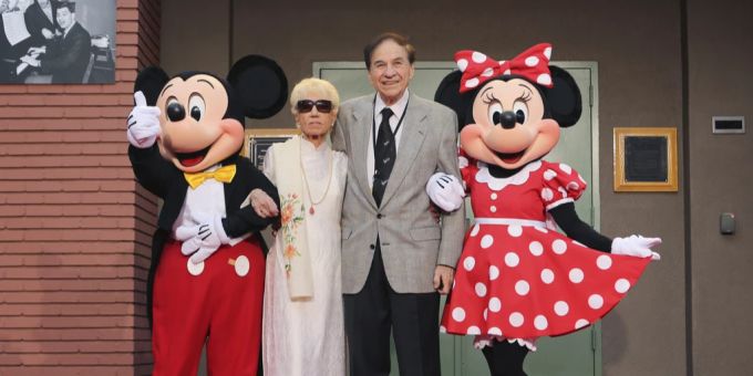 Disney-Songschreiber Richard Sherman, hier mit seiner Ehefrau Elizabeth Gluck, starb am Samstag im Alter von 95 Jahren in Beverly Hills. (Archivbild) Richard Sherman Disney Songschreiber