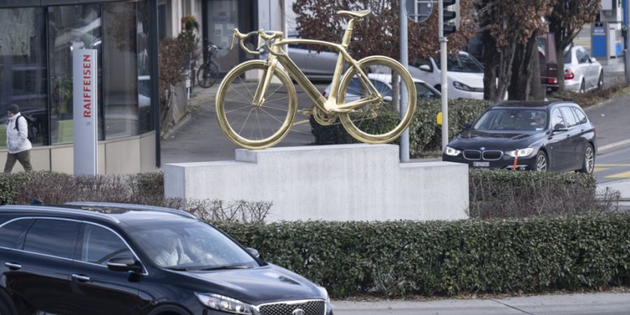 In Ittigen gehen die politischen Wogen hoch. Das Bild zeigt das Denkmal für Ex-Veloprofi Cancellara, das ebenfalls Anlass einer Kontroverse war. (Archivbild)