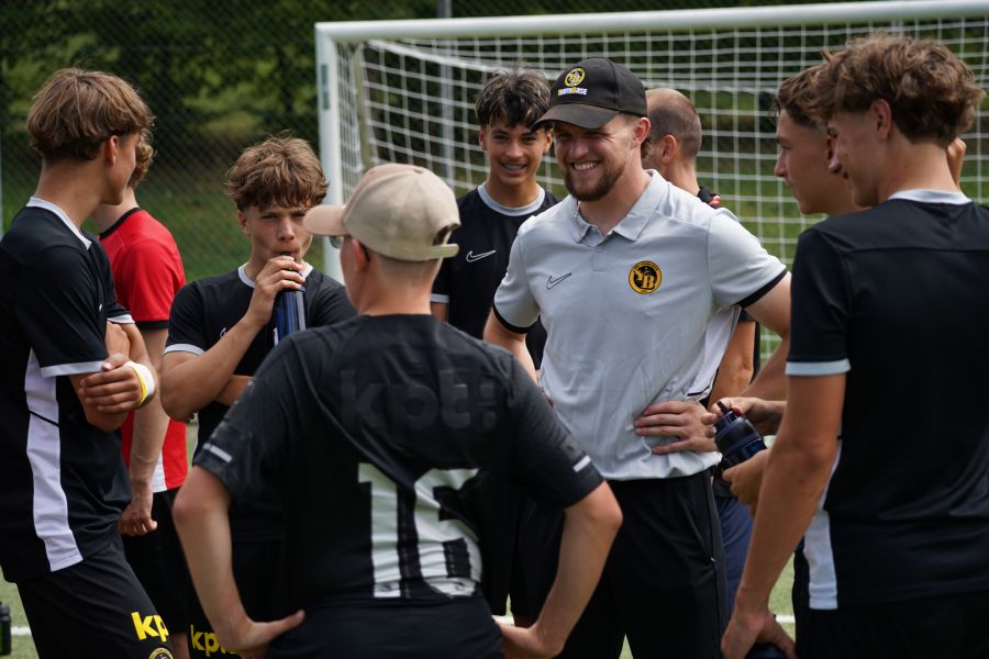 Die U17-Spieler sollen erleben, dass Fussball weit über Leistung und Resultate hinausgeht.