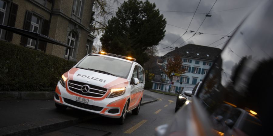 Ein unbekannter Rollerfahrer stahl am Mittwoch in Winterthur den Zündschlüssel eines Unfallfahrzeuges. (Symbolbild)