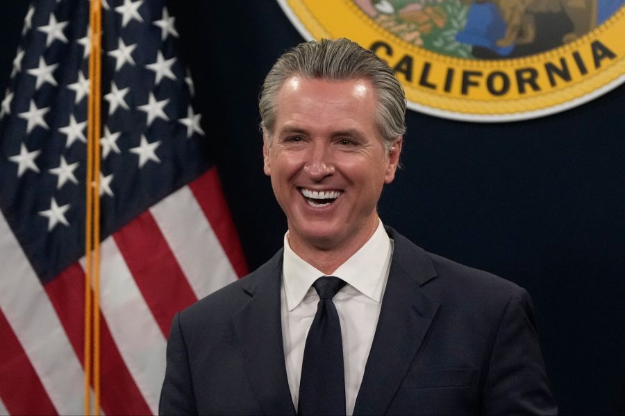 Newsom attackiert den Republikaner derweil ebenfalls öffentlich. Er bezeichnete Trump als «invasive Spezies» und «Diktator».