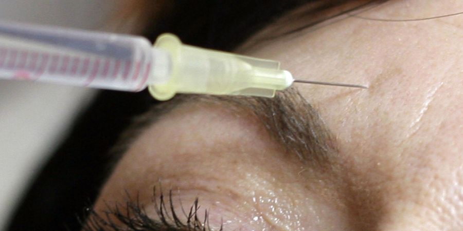 Botox-Spritzen, Hyaluron-Filler, «Vampir-Lifting»: Ein 27-jähriger Pflegefachmann verdiente viel Geld mit kosmetischen Behandlungen. Dabei soll er sich als Arzt ausgegeben haben. (Symb...