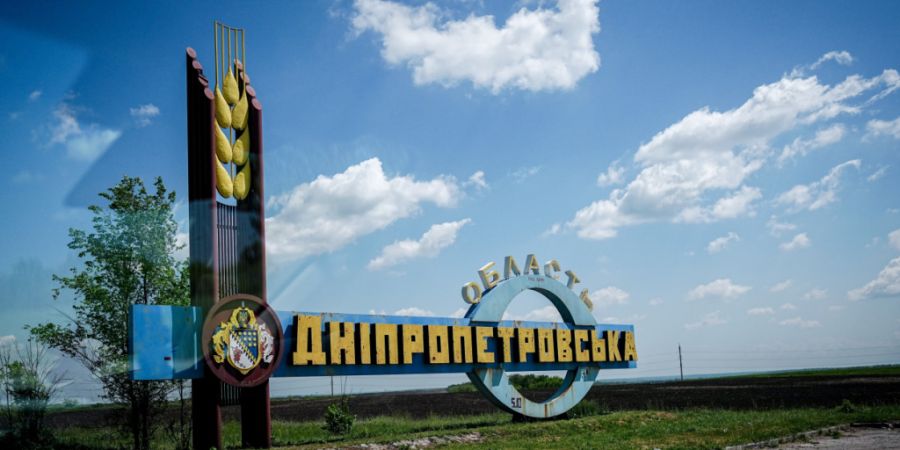ARCHIV - Hinweisschild mit der Aufschrift Dnipropetrovsk. Foto: Kay Nietfeld/dpa