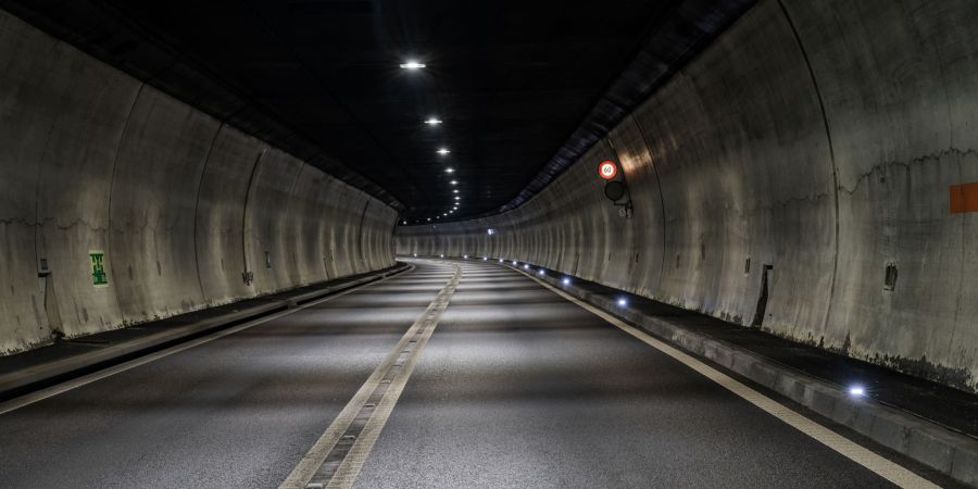 Die Tunnelwand vor der Erneuerung der Beschichtung.