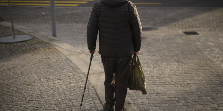 Ein neu entwickelter Hirnschrittmacher soll die Mobilität von Parkinson-Betroffenen verbessern. (Symbolbild)