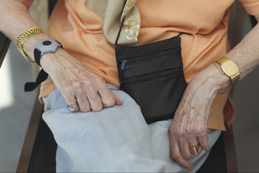 Um die KI zu trainieren, wurden Bildern von mehr als 70'000 Personen im Alter von 40 bis 79 Jahren verwendet.