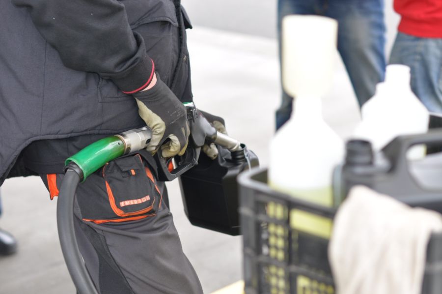 Der Mann hat duzenden Menschen mit der Tankkarte einer kroatischen Spedition den Tank mit Diesel gefüllt – für einen Euro pro Liter.