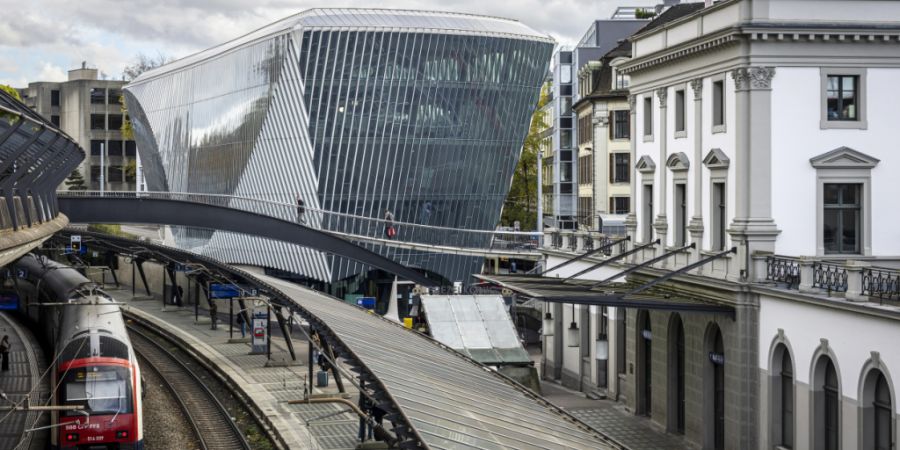 Zwischen Zürich Stadelhofen und Stettbach ist der Bahnverkehr wegen eines Personenunfalls unterbrochen. (Archivbild)