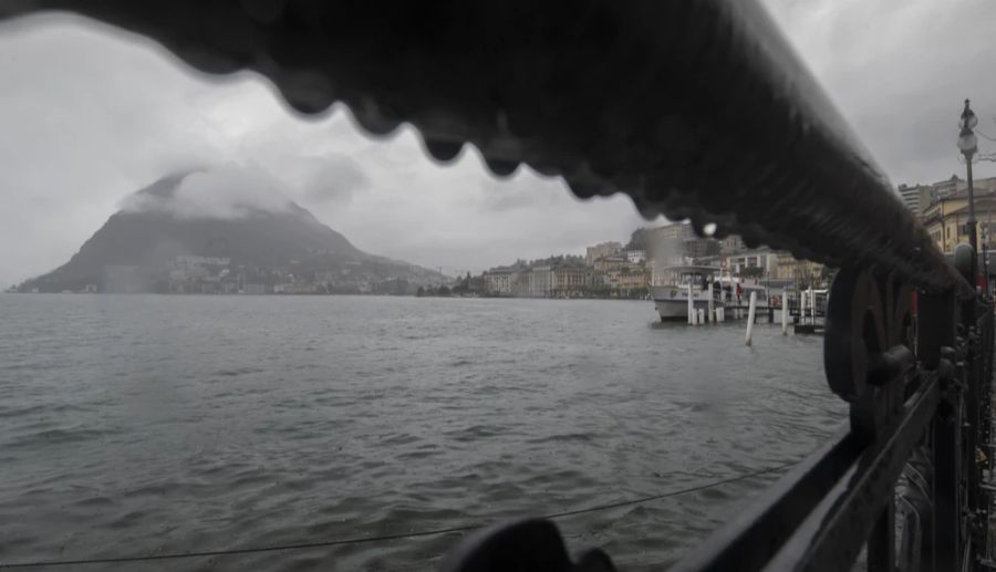 Das kommende Wochenende steht wettertechnisch im starken Kontrast zum Oster-Wochenende (im Bild: trübes Wetter im Tessin).