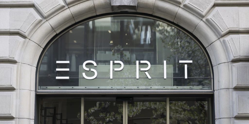 A Lucerne woman loses her apprenticeship at Esprit before it even starts