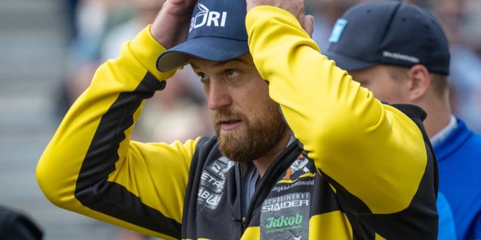 Matthias Aeschbacher trifft am Emmentalischen in Burgdorf auf den Gast Mario Schneider. Schwingen Emmentalisches Schwingfest