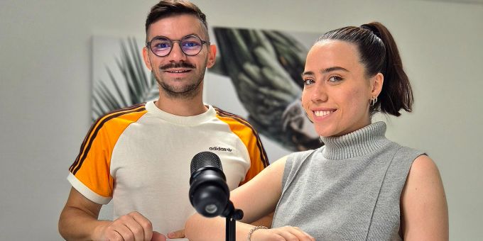 Mathias Milanov und Clarissa Pankasz, aus der Abteilung Gemeindeentwicklung und Kommunikation, führen durch den Podcast. Mathias Milanov Clarissa Pankasz