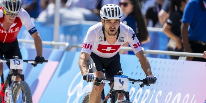 Nino Schurter verpasst an seinen fünften Sommerspielen eine Medaille – sogar ein Diplom bleibt dem 38-Jährigen an Olympia 2024 verwehrt. Nino Schurter